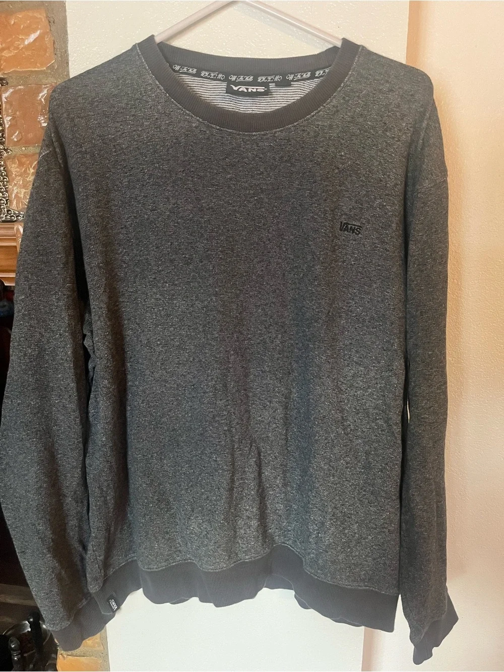 Vans Men’s Crewneck Sweater in Heather Charcoal size L .L361